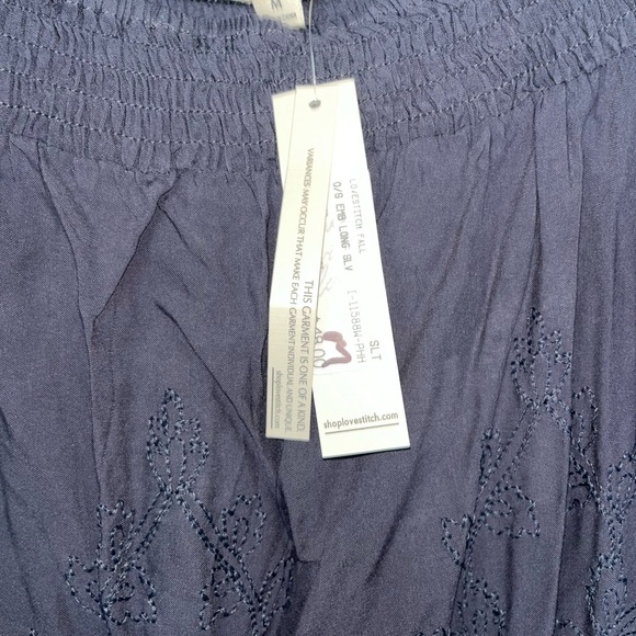 Off the Shoulder navy blouse - Picture 5 of 6